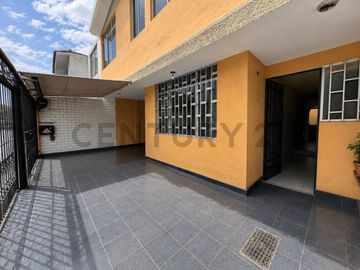 En Venta: Amplia casa con gran potencial de transformación en San Borja