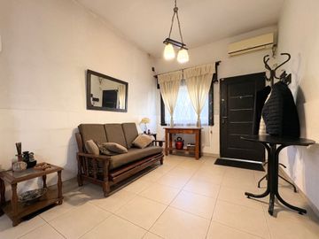 Casa 3 Ambientes Venta Caseros Cochera y Parque