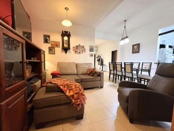 Casa 3 Ambientes Venta Caseros Cochera y Parque