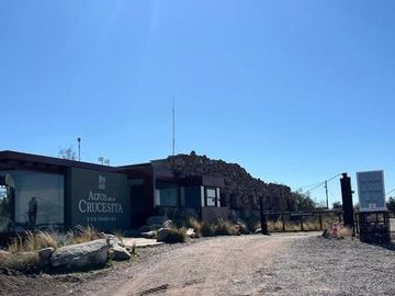 TERRENO EN ALTOS DE LA CRUCESITA