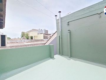 PH 3 AMB EN VENTA EN WILDE CON PATIO Y PARRILLA.