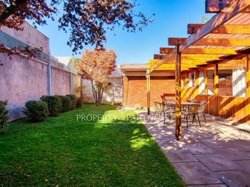 Gran ubicación residencial, luminosa y a pasos de áreas comerciales