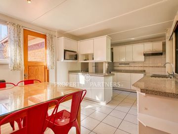 Gran ubicación residencial, luminosa y a pasos de áreas comerciales
