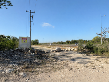 Excelente Terreno comercial e industrial sobre la carretera Mérida-ProgreEso.