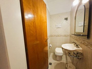 CASA TRIPLEX 5 AMBIENTES BARRIO NAÓN- MATADEROS