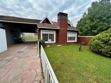 EL PATO CASA CON LOCALES EN VENTA