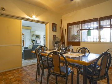 Venta dos casas en una  con local comercial