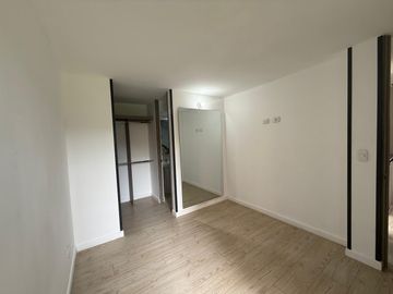 Apartamento en venta de 3 habitaciones con balcón en Madrid, Prosperidad.