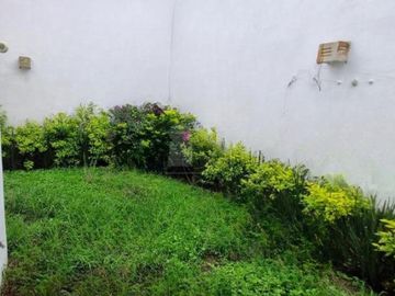 Casa en venta en Sierra Nogal | 3 recámaras con baño, jardín y terraza