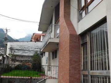 venta casa esquinera 4 dormitorios - Las Casas