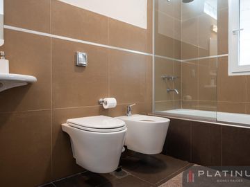 Casa en Venta de 2 Dormitorios - Con Cochera - Tanti - Apto credito