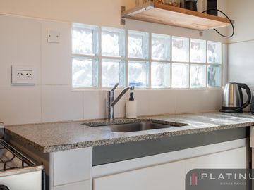 Casa en Venta de 2 Dormitorios - Con Cochera - Tanti - Apto credito