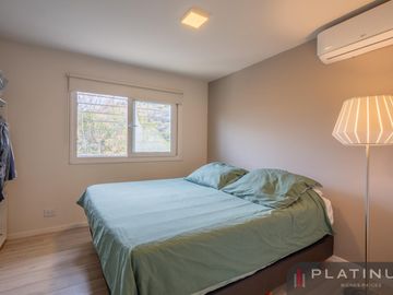 Casa en Venta de 2 Dormitorios - Con Cochera - Tanti - Apto credito