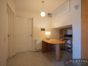 Casa en Venta de 2 Dormitorios - Con Cochera - Tanti - Apto credito