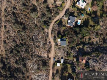 Casa en Venta de 2 Dormitorios - Con Cochera - Tanti - Apto credito