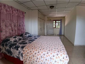 VENDO CASA 5HAB Y LOTE 1832mts BQT
