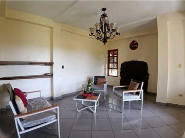 VENDO CASA 5HAB Y LOTE 1832mts BQT