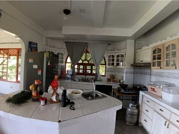 VENDO CASA 5HAB Y LOTE 1832mts BQT