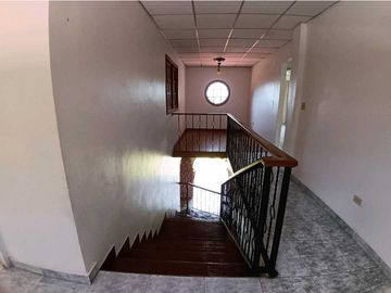VENDO CASA 5HAB Y LOTE 1832mts BQT