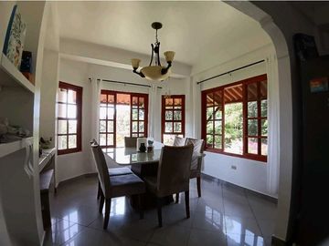 VENDO CASA 5HAB Y LOTE 1832mts BQT