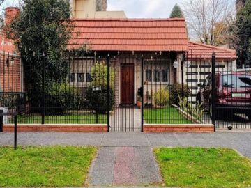 CASA 6 AMBIENTES CASTELAR JARDIN PARQUE PARRILLA