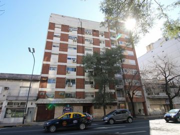 DEPARTAMENTO DE 3 AMBIENTES Y MEDIO VENTA FLORES