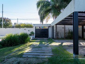 CASA EN VENTA EN LA PLATA