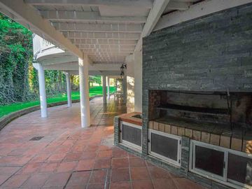 CASA EN VENTA CARILÓ 6 DORMITORIOS CERCA DEL MAR