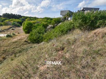 VENTA DE LOTE EN EL BARRIO GOLF DE COSTA ESMERALDA