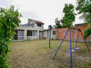 CASA VENTA BERISSO 2 DORMITORIOS QUINCHO PLAYROOM