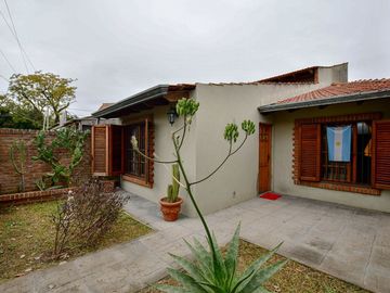 CASA VENTA BERISSO 2 DORMITORIOS QUINCHO PLAYROOM
