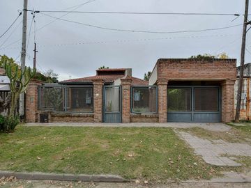 CASA VENTA BERISSO 2 DORMITORIOS QUINCHO PLAYROOM