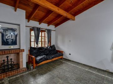 CASA VENTA BERISSO 2 DORMITORIOS QUINCHO PLAYROOM