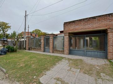 CASA VENTA BERISSO 2 DORMITORIOS QUINCHO PLAYROOM