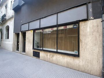 LOCAL COMERCIAL/ VIVIENDA EN  RECOLETA