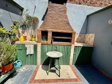 VENTA CASA 6 AMBIENTES CON PATIO - VILLA MAIPU