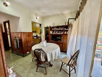 VENTA CASA 6 AMBIENTES CON PATIO - VILLA MAIPU