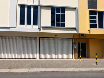 kuwukan surabaya