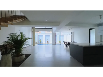 Venta Casa Condominio en Ciudad Country, Jamundí 2370.