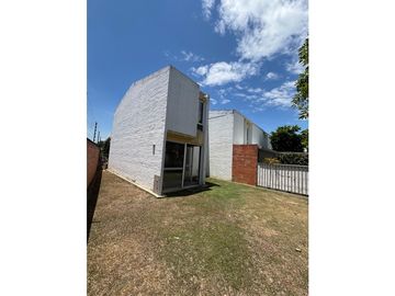 Venta Casa Condominio Obra Gris en El Castillo, Jamundí 1973.