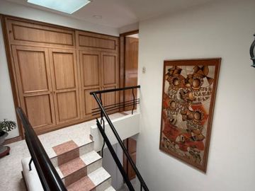 Apartamento en venta de 3 habitaciones con patio en Bogotá, LA ESPAÑOLA.