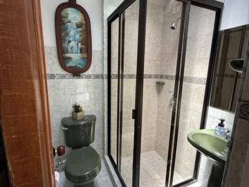Apartamento en venta de 3 habitaciones con patio en Bogotá, LA ESPAÑOLA.