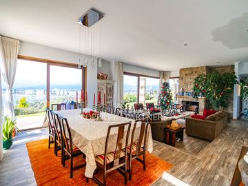 Increíble casa mediterranea en arriendo con gran terreno, en ubicación privilegiada de La Herradura