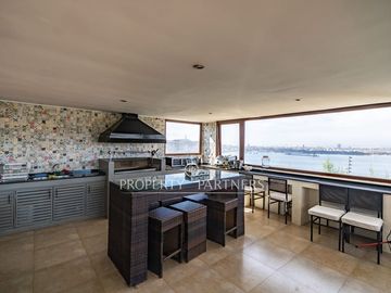 Increíble casa mediterranea en arriendo con gran terreno, en ubicación privilegiada de La Herradura