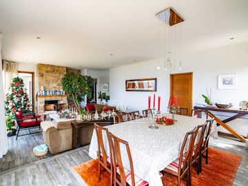 Increíble casa mediterranea en arriendo con gran terreno, en ubicación privilegiada de La Herradura