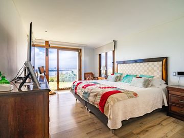 Increíble casa mediterranea en arriendo con gran terreno, en ubicación privilegiada de La Herradura