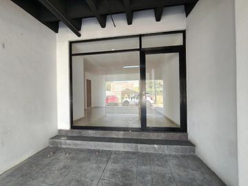 Local comercial en venta en Colonia del valle, con estacionamiento