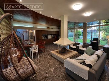 Venta Casa estilo americana de 7 ambientes Gran jaridin y pileta, Florida