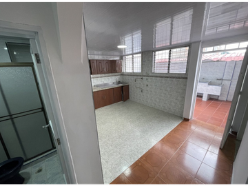 Venta Casa Bifamiliar en Colseguros, Sur de Cali 2670.