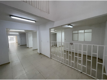 Venta Casa Bifamiliar en Colseguros, Sur de Cali 2670.